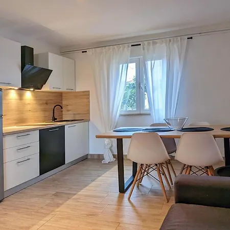 Nina In Bei Rovinj Apartman